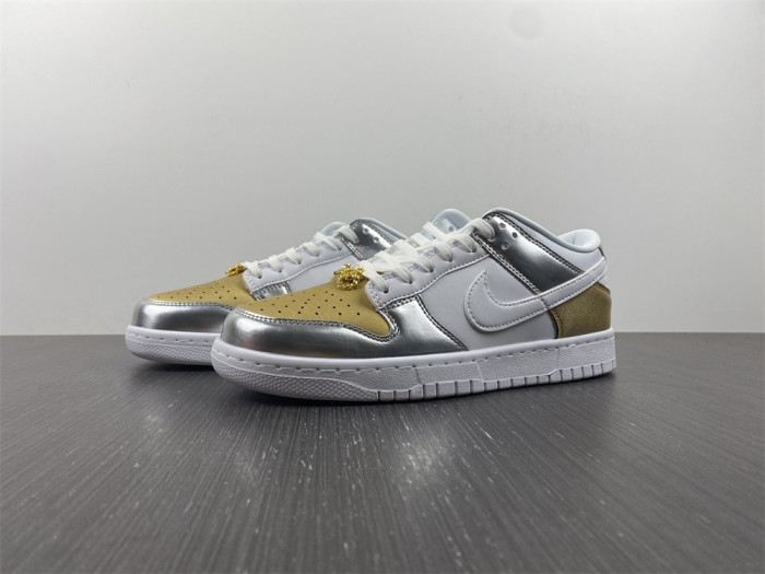 Dunk Low Heirloom (W) - DH4403-700