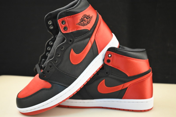 Air Jordan 1 High OG WMNS Satin Bred FD4810-061
